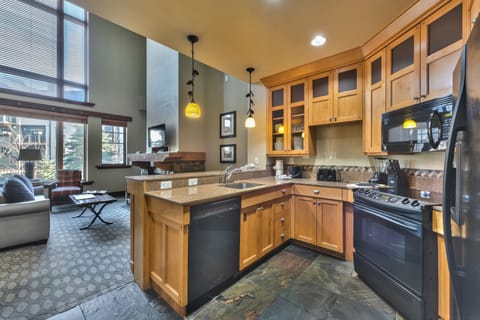 Signature Condo, 4 Bedrooms, Fireplace, Resort View | Private kitchen | Full-size fridge, microwave, oven, stovetop