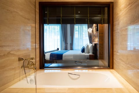 Deluxe Suite, Pool Access - Air purifiers | Bathroom | Free toiletries, hair dryer, bathrobes, slippers