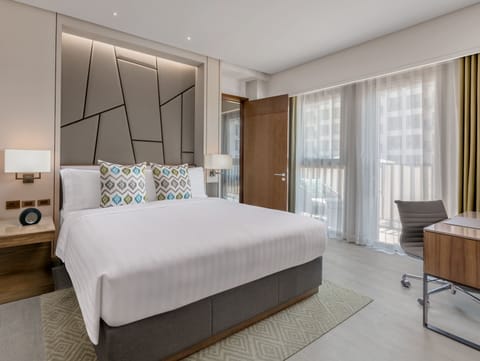 D'Suite | Premium bedding, minibar, in-room safe, desk