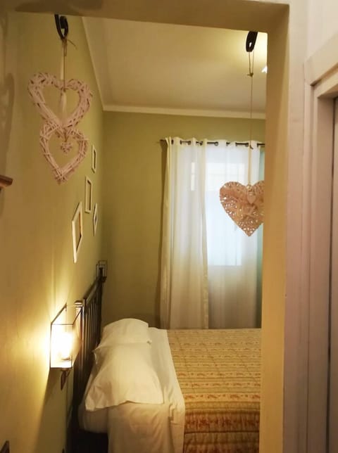 Individually decorated, individually furnished, bed sheets