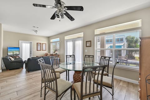 1st-floor dining area