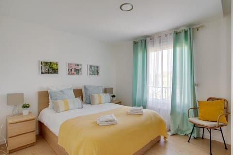 Deluxe Apartment, 1 King Bed with Sofa bed, Non Smoking | Egyptian cotton sheets, premium bedding, individually decorated