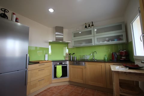 Separate bright, modern, well-equipped kitchen