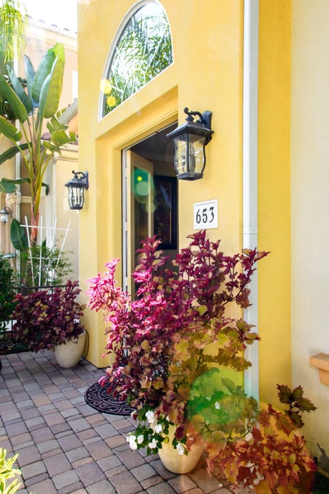 Welcome to Tremont Villa!