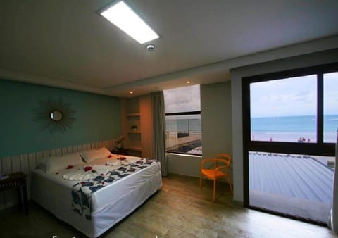 Premium Suite Oceanfront | Minibar, in-room safe, desk, free WiFi