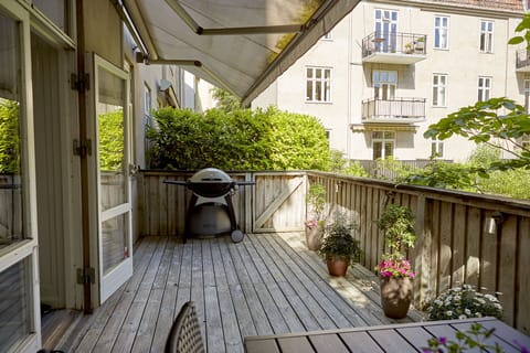Balcony / Terrace / Patio, Building Exterior, Outdoor