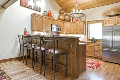 Contemporary kitchen with SS Appliances
