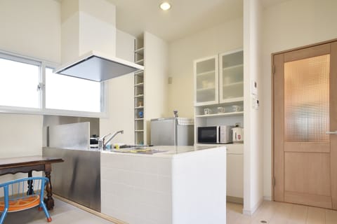 Family Apartment, 2 Bedrooms, Non Smoking, Bathtub | Private kitchenette | Fridge, microwave, stovetop, coffee/tea maker