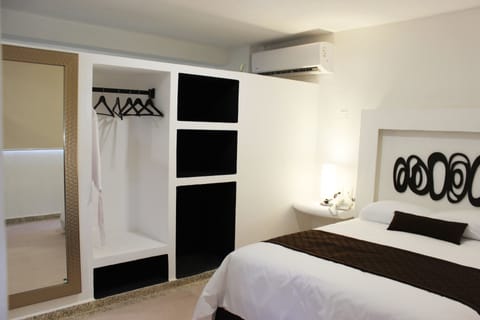 Deluxe Suite, Multiple Beds, Non Smoking | In-room safe, free WiFi, bed sheets