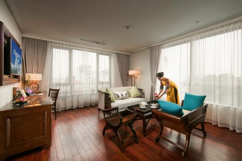 Grand Suite with Lake View | Living area | LCD TV