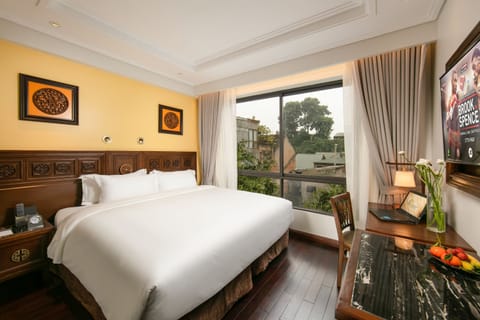San Double or Twin Room with City View | Minibar, in-room safe, desk, laptop workspace
