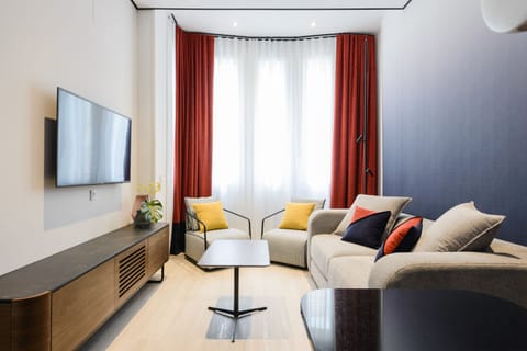 Apartment, 1 Bedroom (Gran Via view) | Living area | Flat-screen TV