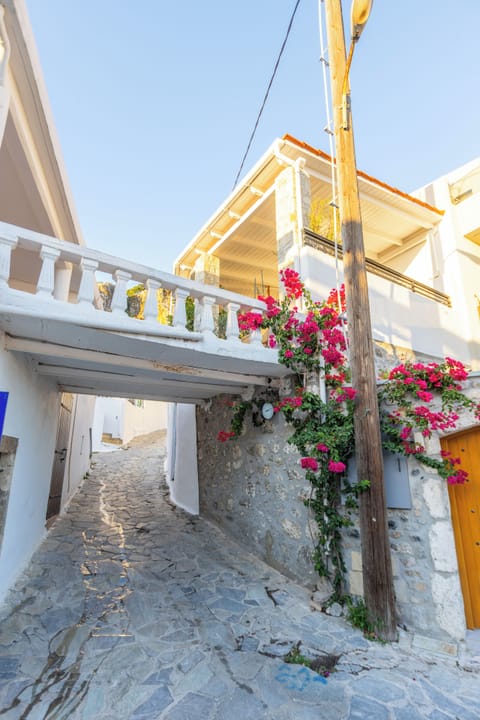 The Bridge House -Property Building, the bridge