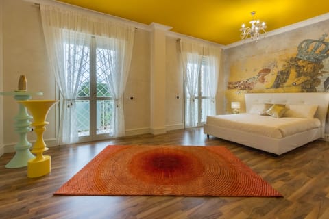 Deluxe Suite, 1 Queen Bed, Non Smoking | 1 bedroom, minibar, in-room safe, individually decorated