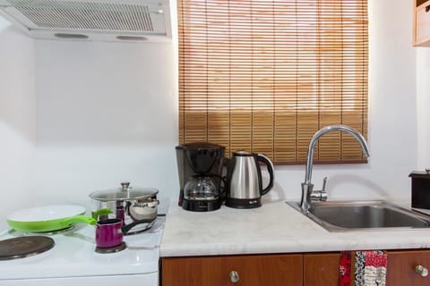 Apartment | Private kitchen | Full-size fridge, oven, stovetop, coffee/tea maker