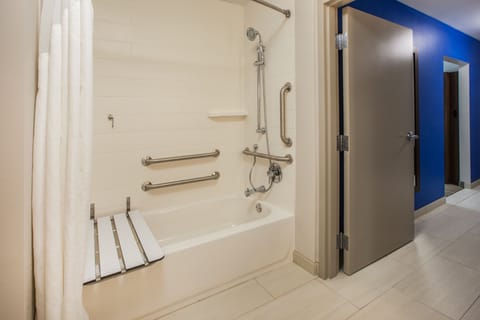 Standard Room, 2 Queen Beds, Accessible (Mobility, Accessible Tub) | Bathroom | Combined shower/tub, deep soaking tub, free toiletries, hair dryer