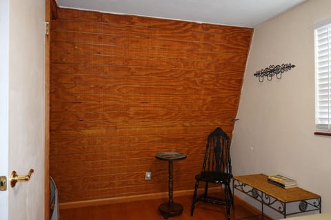 Queen Bedroom 2nd Floor