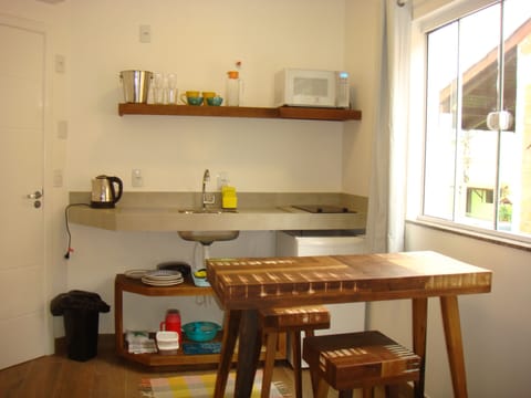 Suite Retiro dos Padres | Private kitchen | Fridge, microwave, stovetop, coffee/tea maker