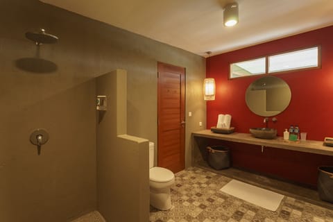 Suite, Multiple Beds | Bathroom | Shower, rainfall showerhead, free toiletries, hair dryer