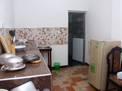 Apartment, Non Smoking | Private kitchen | Fridge