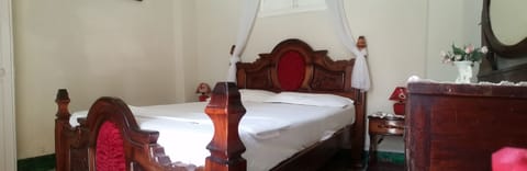 Basic Double Room, 1 Double Bed | Blackout drapes, iron/ironing board, free WiFi