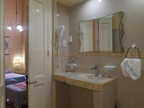 Basic Triple Room, Multiple Beds | Bathroom | Shower, rainfall showerhead, free toiletries, hair dryer