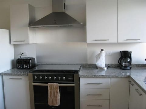 double door refrig with ice and water