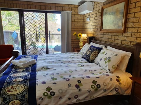 Family Room, Multiple Beds, Non Smoking, Pool View | Egyptian cotton sheets, premium bedding, Select Comfort beds
