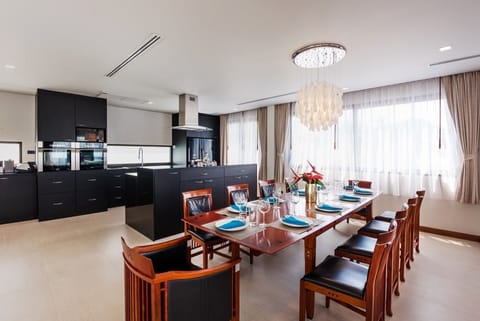 Family Penthouse | In-room dining