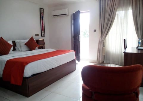Standard Room, 1 Double Bed, Non Smoking | Individually decorated, individually furnished, free WiFi, bed sheets