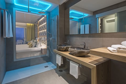 Suite, Sea View | Bathroom | Hair dryer, towels, soap, shampoo