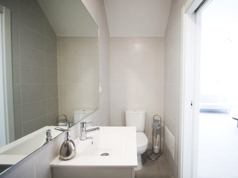 Suite, Private Bathroom (Suite 1) | Bathroom | Towels