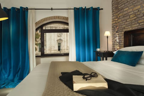 Superior Apartment, 3 Bedrooms | Down comforters, free cribs/infant beds, free WiFi, bed sheets