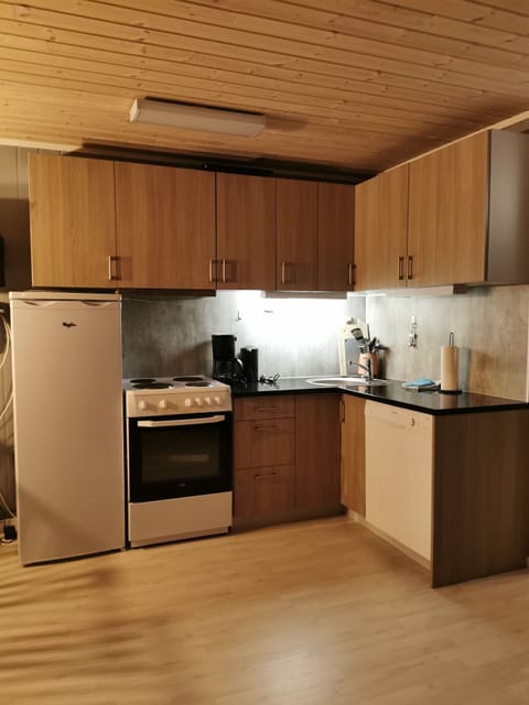 Cabin, Non Smoking | Private kitchen | Full-size fridge, oven, stovetop, dishwasher