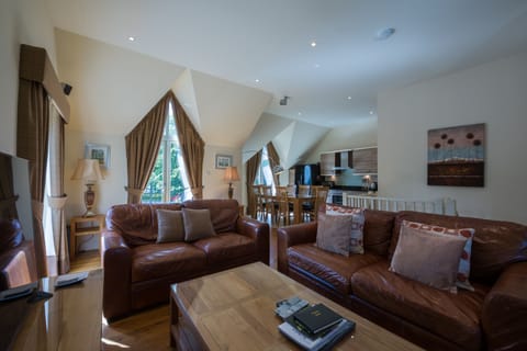 SKIBO LODGE - NO PETS ALLOWED | Living area | 32-inch flat-screen TV with digital channels