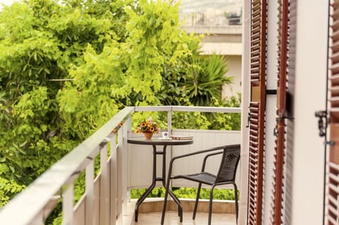 House, 3 Bedrooms | Balcony