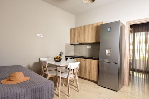 Family Apartment, Mountain View | Private kitchen | Full-size fridge, oven, stovetop, espresso maker