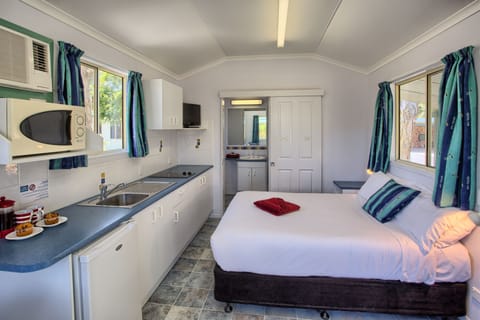 Cabin (Spa ) | Iron/ironing board, free WiFi, bed sheets