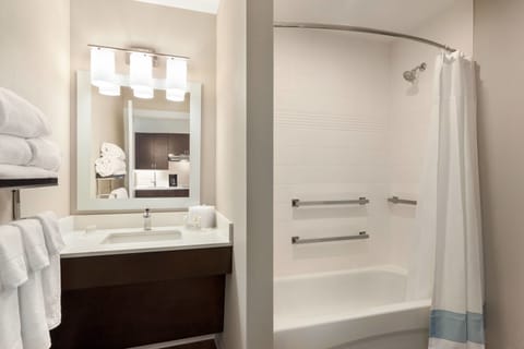 Studio, 2 Queen Beds | Bathroom | Free toiletries, hair dryer, towels