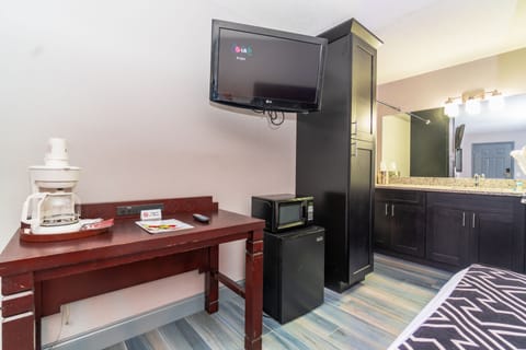 Premium Room | Individually decorated, individually furnished, desk, laptop workspace