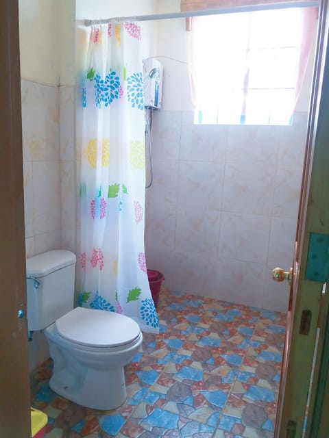 Twin Room, 1 Bedroom, Private Bathroom, Mountain View | Bathroom | Shower, rainfall showerhead, free toiletries, towels