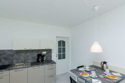 Deluxe Apartment, 1 Bedroom, Terrace, Sea View | Private kitchenette | Fridge