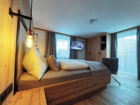 Quadruple Room | In-room safe, free WiFi, bed sheets