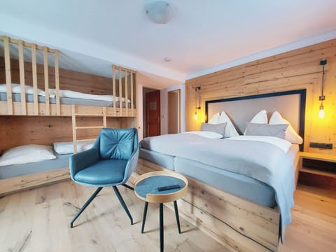 Quadruple Room | In-room safe, free WiFi, bed sheets