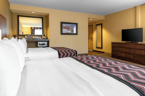 Premium bedding, in-room safe, desk, laptop workspace