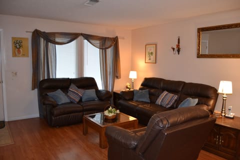 5VaquLn-Living room (2)