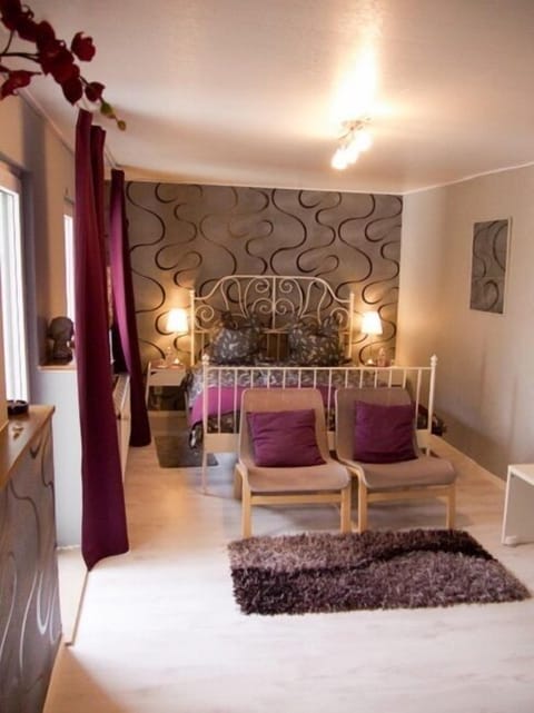 Double Room | In-room safe, individually decorated, individually furnished, desk