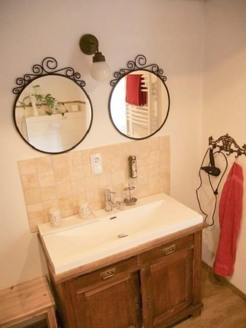 Double Room | Bathroom sink