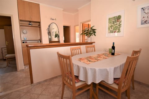 Apartment, 2 Bedrooms, Terrace, Garden View | In-room dining