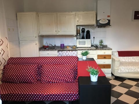 Family Room | Living room | Flat-screen TV